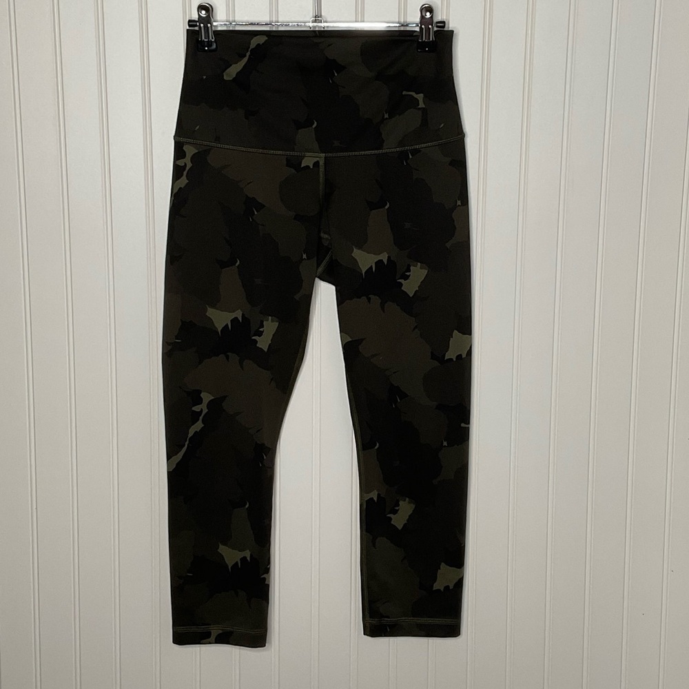 Lululemon Camo crop Legging with flip down waist feature